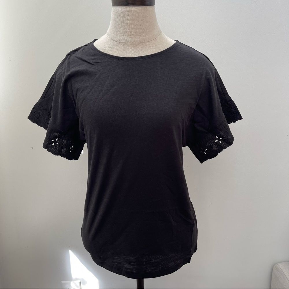 G by Giuliana Black Top Floral Eyelet Flutter Sleeve Blouse Size XXS Capsule